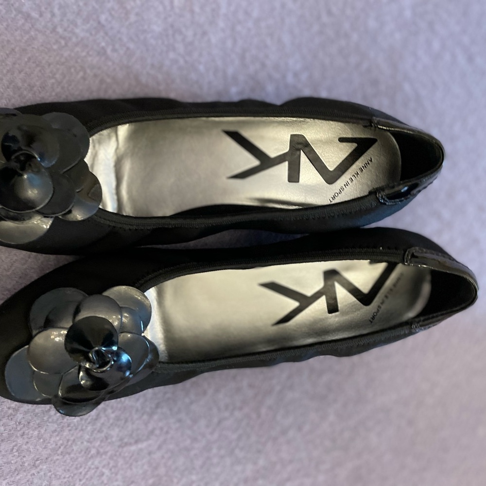 Anne Klein Women's Black Flats